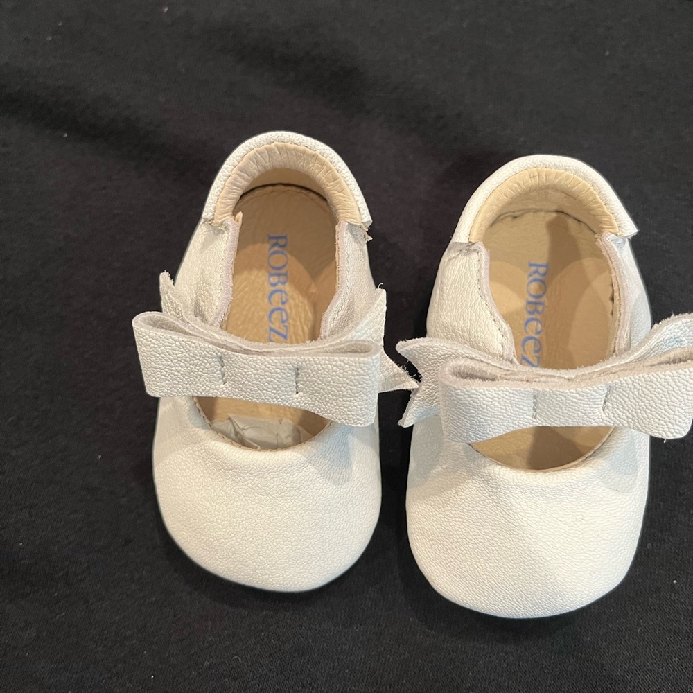 NIB white Robeez - Picture 2 of 3
